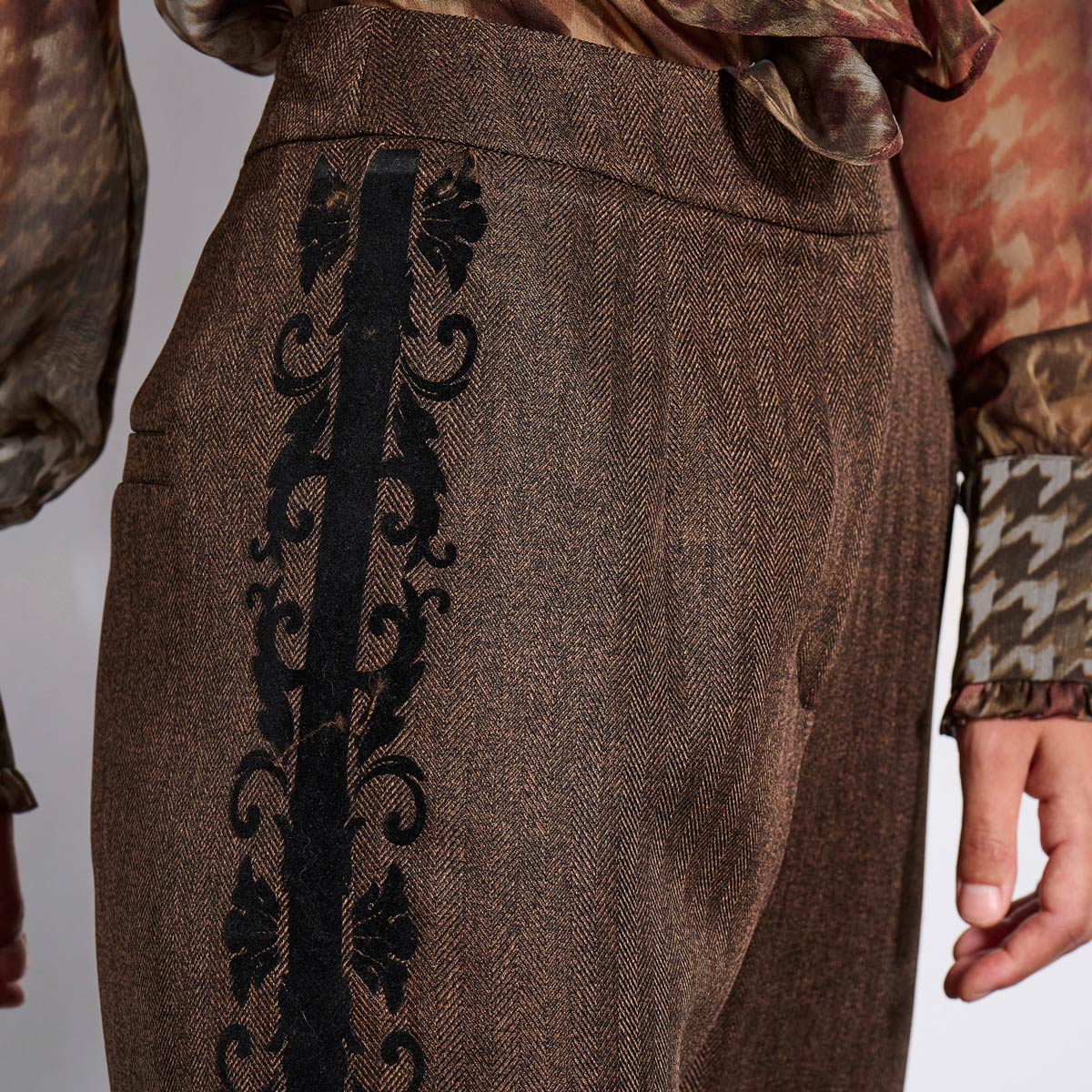 TROUSERS 3225443 BROWN